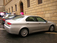 「アルファ166」の2台並び。2005年シエナにて撮影。