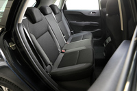 6：4分割可倒式のリアシート。