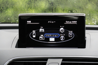 HDDナビやオーディオなどの機能をひとまとめにしたインフォテインメントシステムは「1.4 TFSI」ではオプション扱い。「A3」などのシステムとは違い、タッチパッド付きのダイヤル式コントローラーは備わらない。
    