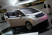 ピニンファリーナとボロレの共同開発による電気自動車「Bゼロ」。