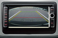 新型のメーカー純正ナビには、駐車時などに重宝するリアビューカメラも標準装備。