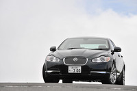 【スペック】XF 5.0ポートフォリオ：全長×全幅×全高＝4970×1875×1460mm／ホイールベース＝2910mm／車重＝1860kg／駆動方式＝FR／5リッターV8DOHC32バルブ（385ps/6500rpm、52.5kgm/3500rpm）／価格＝975.0万円（テスト車＝993.0万円／ACC（アダプティブクルーズコントロール）＋AEBA（アドバンスドエマージェンシーブレーキアシスト）＝18.0万円）