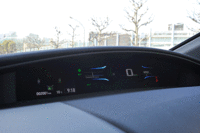 メーターパネルにはマルチインフォメーションディスプレイが備わる。（写真をクリックすると表示が変化する様子が見られます）