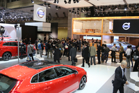 「東京モーターショー2013」のボルボブースの様子。
    