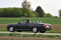 なんと、生産台数は800台足らずという貴重なE30「M3カブリオレ」にも試乗。