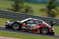 快走する、No.77 クスコDUNLOPスバル・インプレッサ。