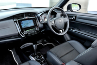 試乗車は上級グレードの「W×B（ダブルバイビー）」。従来は「AEROTOURER・W×B」という名の特別仕様車だったが、今回カタログモデル化された。