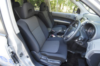 ディーゼル特有の音の低減が図られ、走行中はガソリン同等の静けさを追求したという。アイドリングのカラカラ音は若干残るが、ひと昔前のモデルと比べるとだいぶ静かになった。