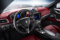 
    内外装の仕様については、基本的にガソリンエンジンを搭載したベースグレードと共通となっている（写真はガソリンエンジン搭載車のもの）。
    