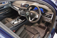 「BMWアルピナB7ビターボ リムジン ロング」のインテリア。