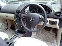 床が厚いため、見た目より室内の天地は低い。