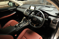 テスト車の内装色はガーネットが選択されていた。