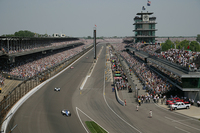 初開催は1911年という、長い伝統を誇る「インディ500」。F1のモナコグランプリ、ルマン24時間耐久レースと並び、世界3大レースのひとつに数えられる。