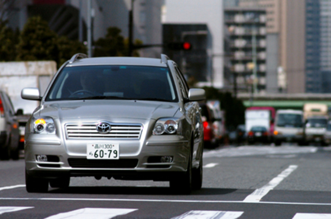 【スペック】全長×全幅×全高＝4700×1760×1525mm/ホイールベース＝2700mm/車重＝1410kg/駆動方式＝FF/2リッター直4DOHC16バルブ（155ps/6000rpm、19.6kgm/4000rpm）/車両本体価格＝304万5000円（テスト車＝同じ）