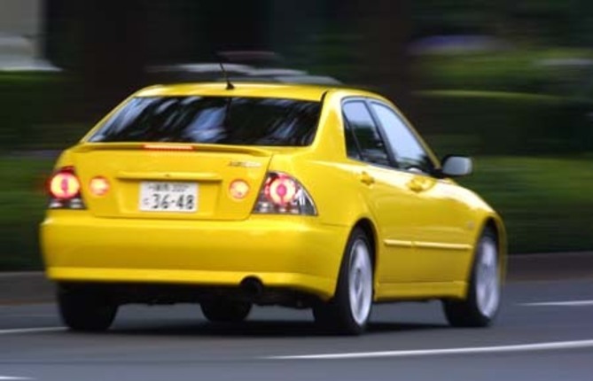 【スペック】全長×全幅×全高＝4400×1725×1410mm/ホイールベース＝2670mm/車重＝1360kg/駆動方式＝FR/2リッター直4DOHC16バルブ（210ps/7600rpm、22.0kgm/6400rpm）/車両本体価格＝253.0万円（テスト車＝315.2万円）