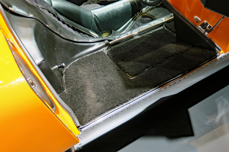 マクラーレンM6GT 1969年（サイドシル）