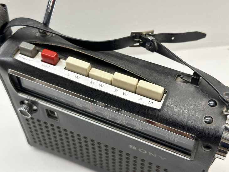 明快かつ、しっかりとした操作感のボタン類。