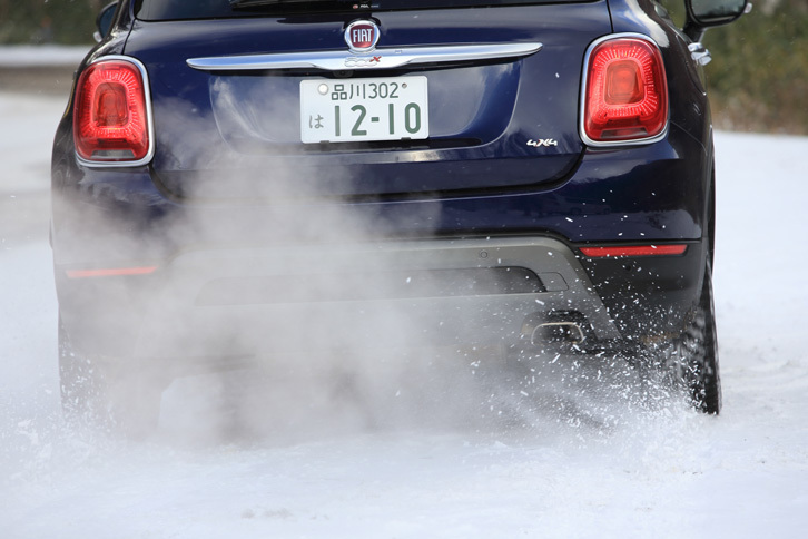 オールシーズンタイヤはスタッドレスタイヤほど雪には強くないというけれど、今回遭遇した乾いた凍結路や圧雪路では、問題なく走ることができた。