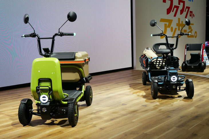 「スズキSUZU-RIDE（スズライド）」（写真向かって左）と「SUZU-CARGO（スズカーゴ）」（同右）。
