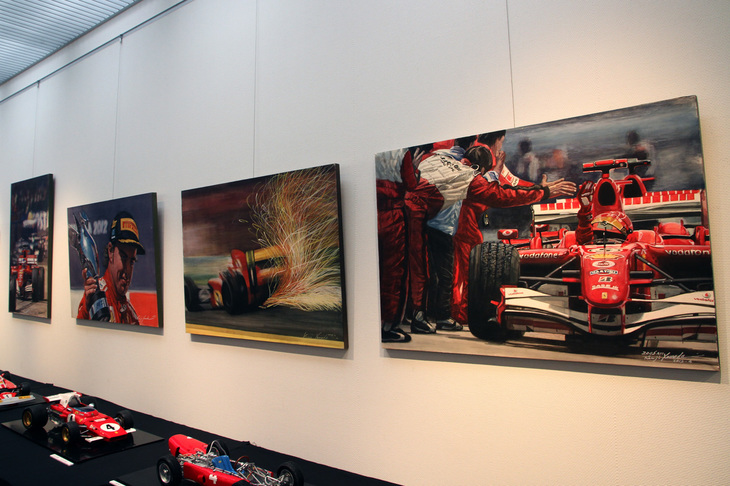 F1のレースシーンを描いた作品群。