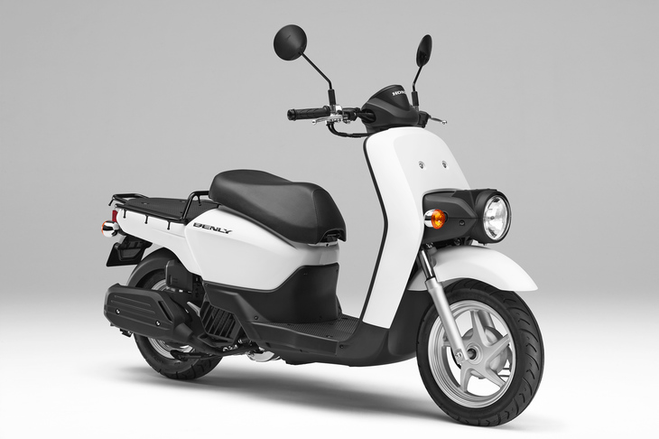 ホンダの「ベンリィ」というと往年の小型バイクを思い出す向きも多いだろうが、今日では2011年登場のビジネススクーターを指す。内燃機関モデルとしては50ccの「ベンリィ」（写真）と110ccの「ベンリィ110」がラインナップされる。
