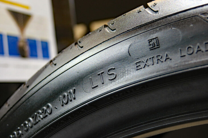 「ロータス・エミーラ」専用設計のタイヤ「グッドイヤー・イーグルF1スーパーカー」。