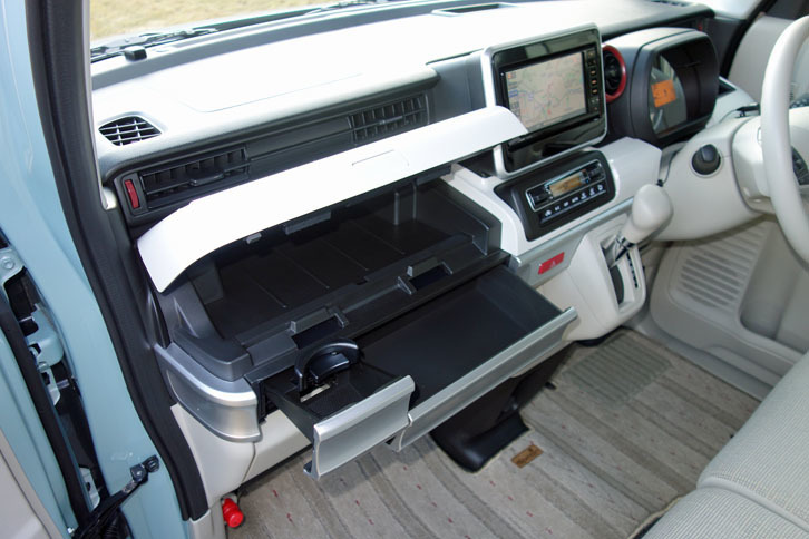 スズキ・スペーシア ハイブリッドX（収納）