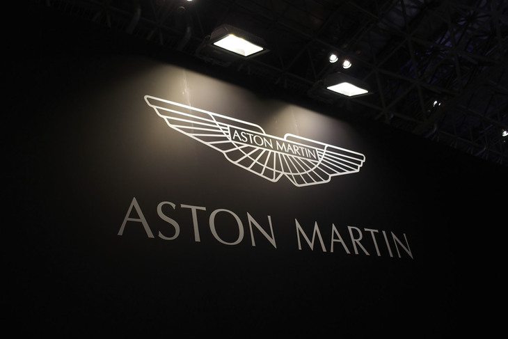 アストンマーティンのブース。