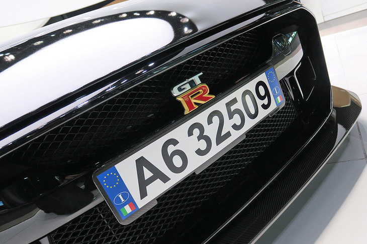 日産GT-R50 by Italdesign（「GT-R」エンブレムとナンバープレート）