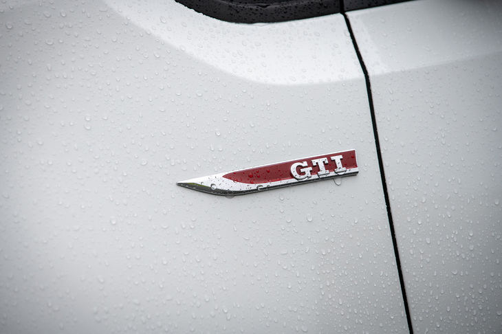 フォルクスワーゲンにとって伝統の高性能グレードである「GTI」。1976年に初代「ゴルフ」に設定されて以来、「シロッコ」「ポロ」「ルポ」「up!」と、さまざまなモデルに設定された。