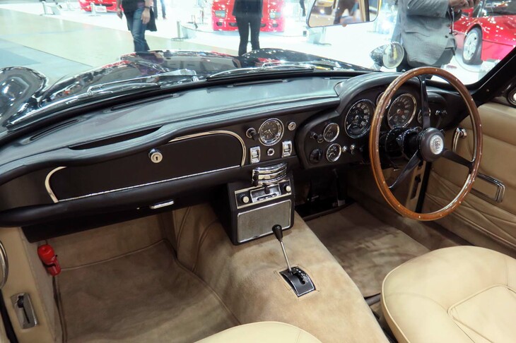 アストンマーティンDB6ヴォランテ（1967年）