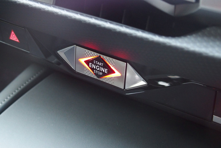 DS 4リヴォリE-TENSE（スタート／ストップスイッチ）