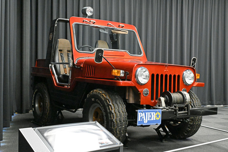 第20回東京モーターショーに出展された「パジェロI」は「ジープJ52」をベースに軍用車のイメージを取り去ることをイメージしてつくられた。その後第23回の東京ショーで「パジェロII」が登場し、1982年の初代パジェロ発売につながった。