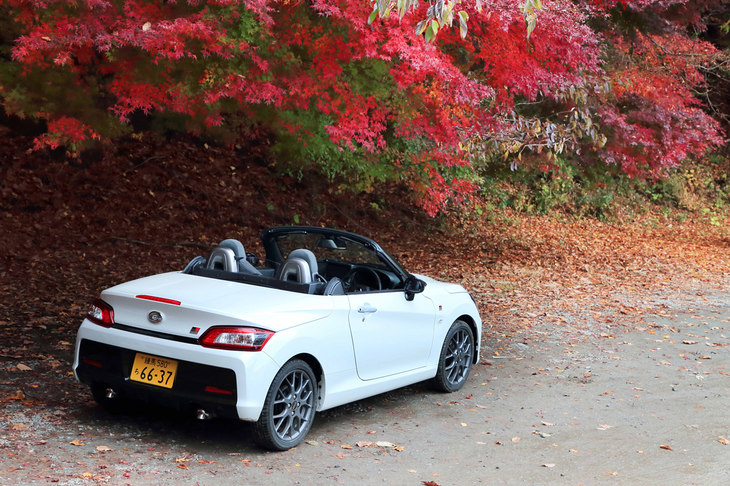 公道での気持ちよい走りを追求したという「GRスポーツ」。「コペン」の上級グレード「S」より、サスペンションはむしろ減衰力を抑えているという。