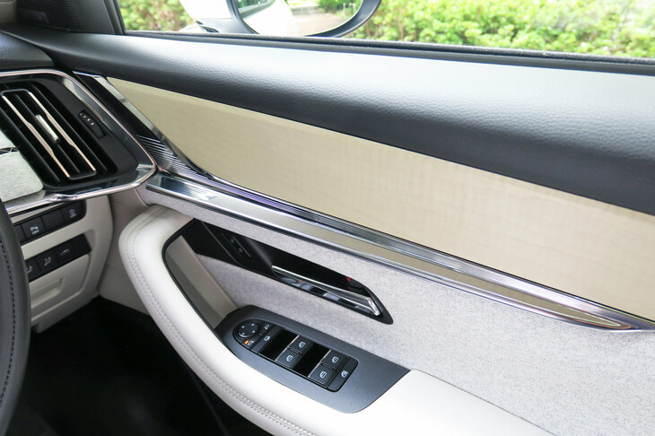 ほった「渕野さんは『日産アリア』のCMF（カラー・マテリアル・フィニッシュ）を絶賛していましたけど、マツダも負けてないと思うんですよ」