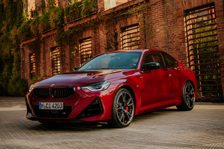 BMW M240i xDrive（日本仕様は右ハンドル）