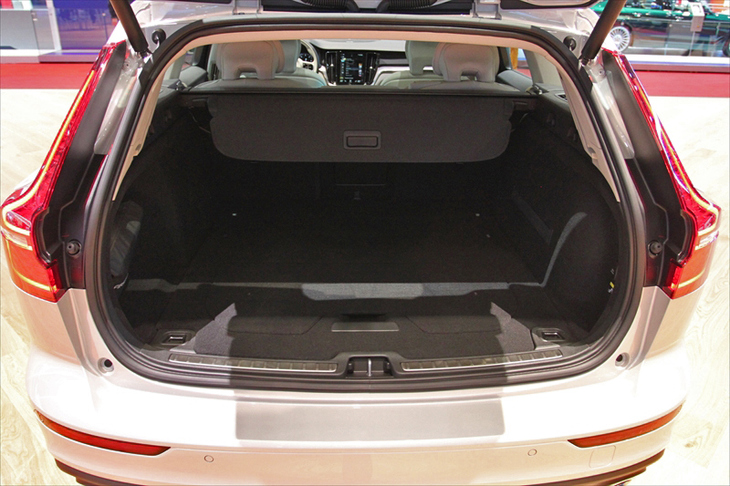 ボルボV60（荷室）