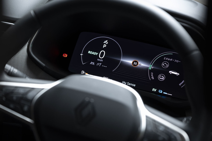 クリアに映し出される全面液晶のメーターパネルは10.2インチサイズ。ハイブリッドのエネルギーフローなどの表示が選択できるほか、走行モードに合わせてメーター内の色調やデザインが変更される。