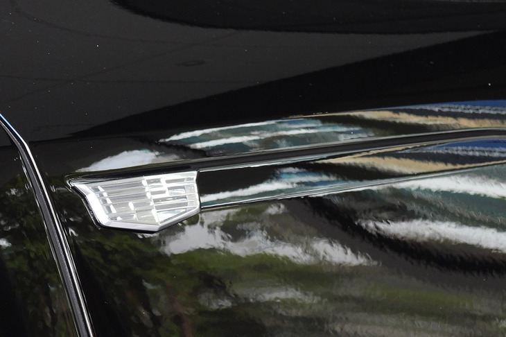 キャデラック・リリック（エンブレム「キャデラック・クレスト」）