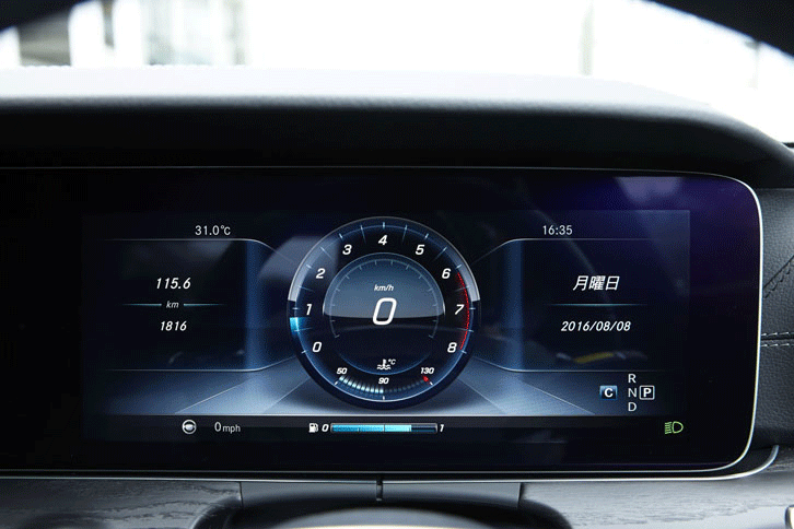 運転席正面の12.3インチ液晶ディスプレイには、「クラシック」「スポーツ」「プログレッシブ」と、3種類の表示デザインが用意されている。（写真をクリックすると表示バリエーションが見られます）