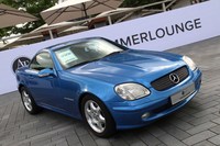 初代「メルセデス・ベンツSLKクラス」。ドイツでは、すでにメーカー認定ヤングタイマー中古車コレクションの一台に加えられている。