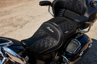 ヒーター＆クーラー機能付きの「ロードマスター エリート」用シート。