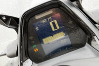 液晶メーター左上の、GPSのインジケーターに注目。実証実験では車両の使用状態などがLTE回線を介してヤマハに送られ、今後の電動二輪開発に生かされる。