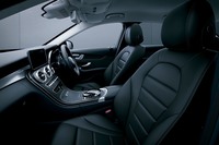 特別仕様車「ローレウスエディション」のインテリア。