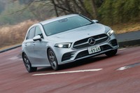 「A180／A180スタイル」のリアサスペンションは、コンベンショナルなトーションビーム式。すでに本国で販売されている上級グレードでは、マルチリンク式を採用している。