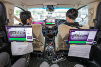 「アルファード」に搭載された自動運転システムでは「人の指示を聞く・状況を知る・考える・動く」を行っている。