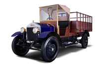 東京石川島造船所が製作した「ウーズレーCP型」1.5t積みトラック。同社は戦前～戦中の合従連衡を経て、今日のいすゞ自動車となる。