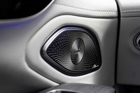 徹底した騒音対策が施されている「EQS」では「Burmesterサラウンドサウンドシステム」の持ち味が最大限に生きる。