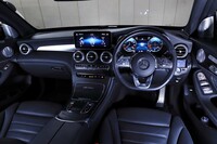 出品車両のコックピット周辺部。楽天Carオークションでは、事前にETCやドライブレコーダー、後付けのオーディオなどを取り外してからの売買も可能だ。