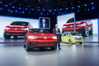 2017年のフランクフルトショーにおける、フォルクスワーゲンのプレスカンファレンスの様子。この年のフランクフルトでは、多くのメーカーが「EV路線」を鮮明にしていた。